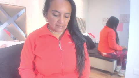 Snapshot of raquel_moore chatting on March 24, 2026, 12:21 pm Raquel Moore online show from March 24, 2026, 12:21 pm