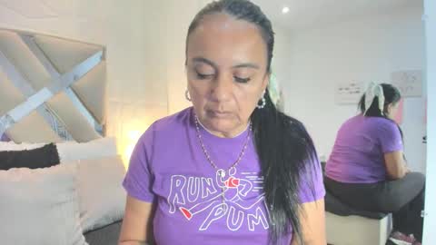 Snapshot of raquel_moore chatting on March 27, 2026, 12:49 pm Raquel Moore online show from March 27, 2026, 12:49 pm