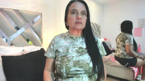 Snapshot of raquel_moore chatting on April 1, 2026, 5:10 pm Raquel Moore online show from April 1, 2026, 5:10 pm