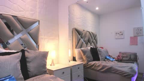 Snapshot of raquel_moore chatting on April 3, 2026, 1:42 pm Raquel Moore online show from April 3, 2026, 1:42 pm