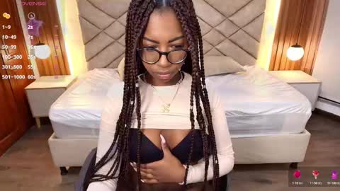 Snapshot of raqueljones_ chatting on March 5, 2026, 12:12 pm Raquel online show from March 5, 2026, 12:12 pm