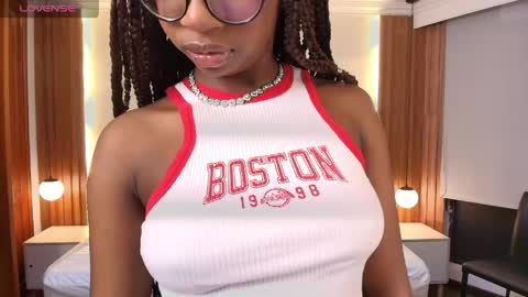 Snapshot of raqueljones_ chatting on April 15, 2026, 11:50 am Raquel online show from April 15, 2026, 11:50 am