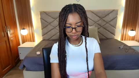 Snapshot of raqueljones_ chatting on May 16, 2026, 12:15 pm Raquel online show from May 16, 2026, 12:15 pm