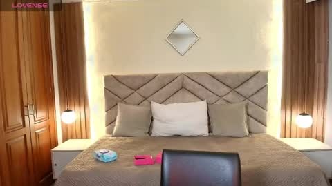 Snapshot of raqueljones_ chatting on May 25, 2026, 12:11 pm Raquel online show from May 25, 2026, 12:11 pm