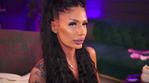 Snapshot of raquellevon chatting on January 2, 2025, 10:01 pm Raquelle online show from January 2, 2025, 10:01 pm