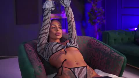Snapshot of raquellevon chatting on January 14, 2025, 9:30 pm Raquelle online show from January 14, 2025, 9:30 pm