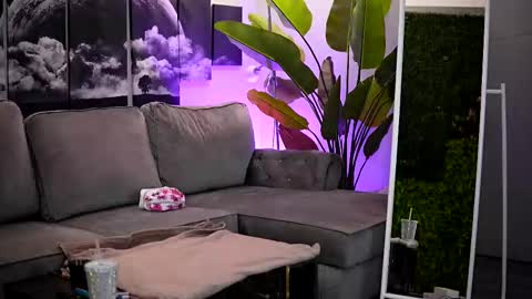 Raquelle online show from March 21, 2026, 9:36 am