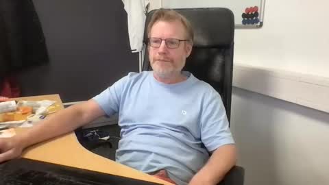 Raunchy me online show from December 1, 2025, 2:33 pm