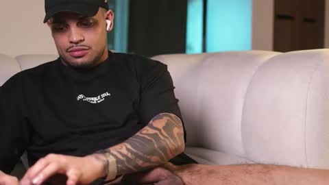 rausch77 online show from December 15, 2025, 6:39 am