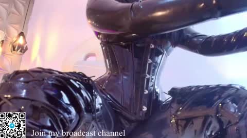   online show from November 6, 2025, 3:57 pm