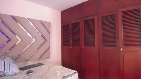 RAVEN FOXTER online show from November 22, 2025, 8:08 pm