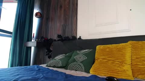 Raven Foxxy online show from April 14, 2026, 6:08 am