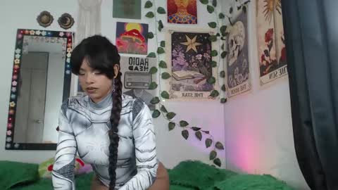 raven  online show from November 12, 2025, 10:41 pm