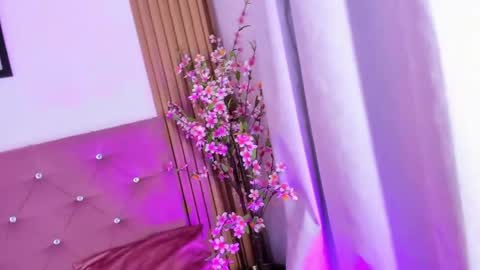 ravena_queen online show from May 27, 2026, 1:57 am