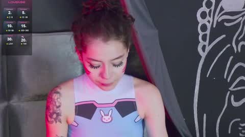 Snapshot of ravennmoonn chatting on October 7, 2025, 6:49 pm Raven online show from October 7, 2025, 6:49 pm