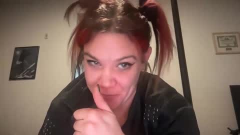 Snapshot of ravenrayyy chatting on January 18, 2026, 4:11 pm Raven Ray online show from January 18, 2026, 4:11 pm