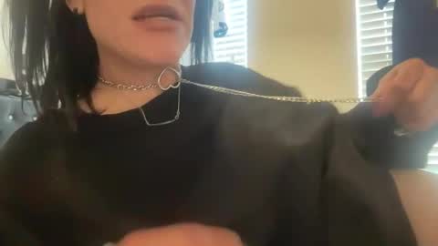 Snapshot of ravenrayyy chatting on February 16, 2026, 7:54 pm Raven Ray online show from February 16, 2026, 7:54 pm