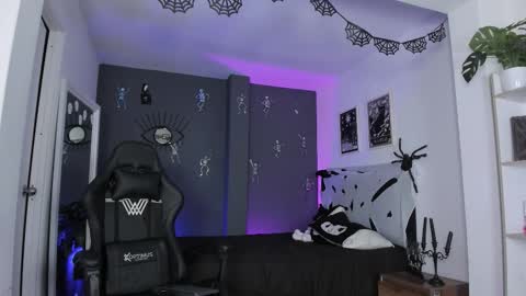 Raven Witch online show from November 8, 2025, 5:01 pm