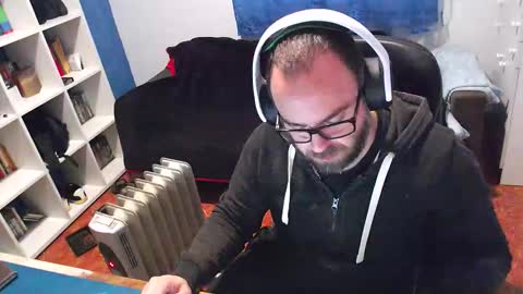 ravingr3d3 online show from December 16, 2025, 9:14 am