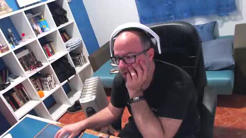 ravingr3d3 online show from April 4, 2026, 7:55 pm