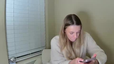 RayBabe online show from December 17, 2025, 3:12 am