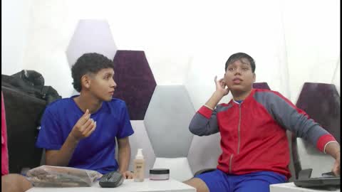 Snapshot of raystewart_ chatting on November 1, 2025, 2:13 am raystewart online show from November 1, 2025, 2:13 am