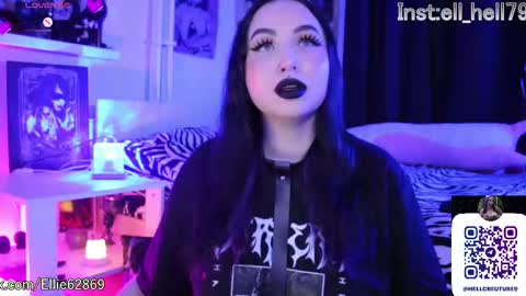 Snapshot of razor_claw chatting on October 24, 2025, 6:48 pm My kittensIm on vacation until July 25th. You can join the fan club  free content  online show from October 24, 2025, 6:48 pm