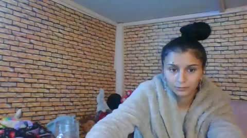 real_coupl3 online show from December 4, 2025, 8:50 pm