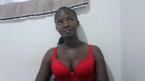 Snapshot of realqueen_ chatting on October 17, 2025, 7:05 pm queen online show from October 17, 2025, 7:05 pm