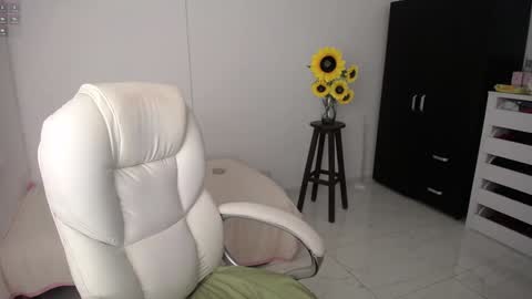 REBECA online show from February 6, 2025, 1:16 am