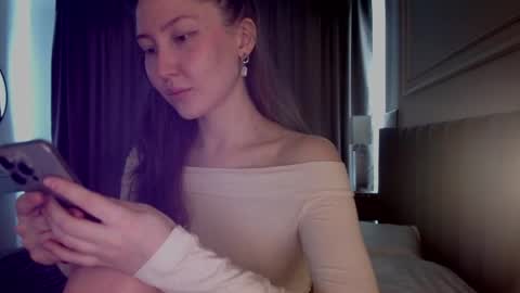 Snapshot of rebecca_demure18 chatting on April 27, 2026, 1:42 pm Lets talk here 33. online show from April 27, 2026, 1:42 pm