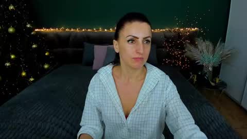 rebecca_diamonds online show from January 8, 2025, 3:07 pm