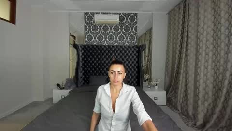 rebecca_diamonds online show from October 6, 2025, 5:27 am