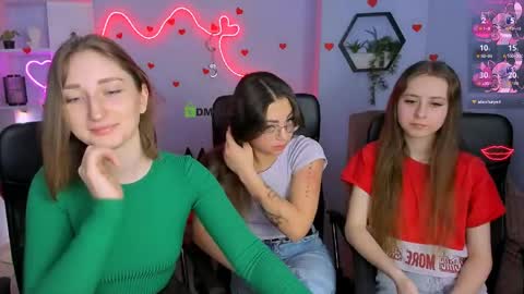 rebecca_smile_ online show from April 17, 2026, 5:54 am