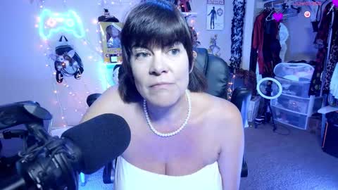 Snapshot of rebeccalovexxx chatting on November 28, 2025, 10:23 pm Rebecca Love online show from November 28, 2025, 10:23 pm