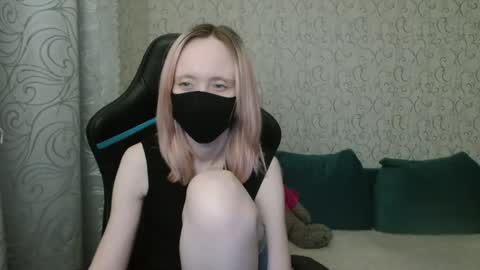 Snapshot of rebesaolset chatting on December 17, 2024, 2:00 pm RebesaOlset online show from December 17, 2024, 2:00 pm