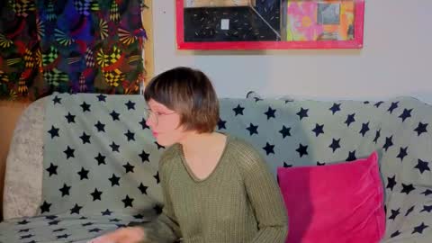 Lara online show from October 20, 2025, 7:36 pm