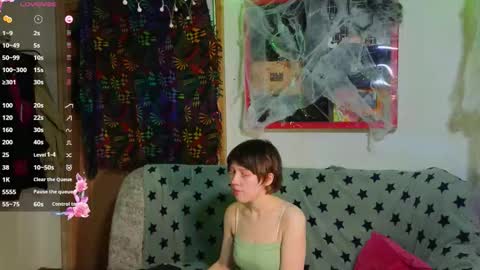 Lara online show from November 7, 2025, 6:52 pm