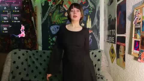 Lara online show from December 2, 2025, 9:43 pm