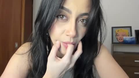 red_flower203 online show from January 15, 2025, 2:38 am