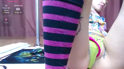 Snapshot of red_fox9595 chatting on November 17, 2025, 5:57 am RED FOX online show from November 17, 2025, 5:57 am