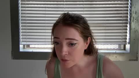 Redheadwinter online show from May 8, 2026, 3:17 pm