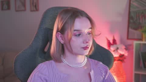 QUEEN OF EVIL online show from December 11, 2024, 11:32 pm
