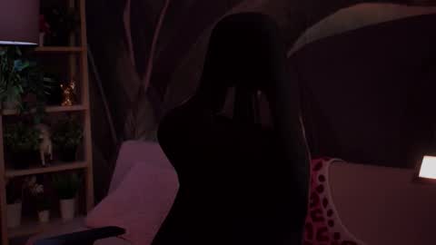 QUEEN OF EVIL online show from September 21, 2025, 2:13 am