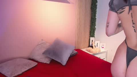 Stefany    online show from February 17, 2025, 5:21 pm