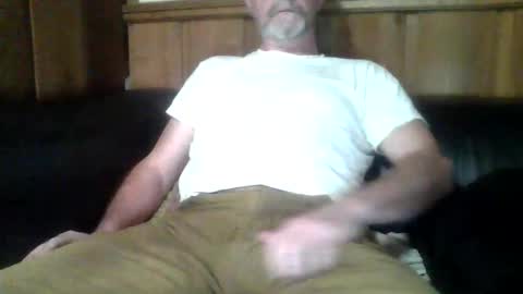 Snapshot of redfox60010 chatting on April 19, 2026, 9:39 pm redfox60010 online show from April 19, 2026, 9:39 pm