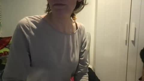 Snapshot of redfoxofficial chatting on November 15, 2025, 12:56 pm Redfox online show from November 15, 2025, 12:56 pm