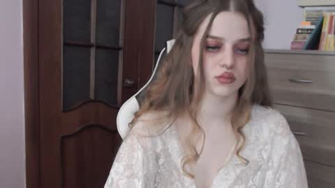 Lily online show from October 22, 2025, 2:12 am