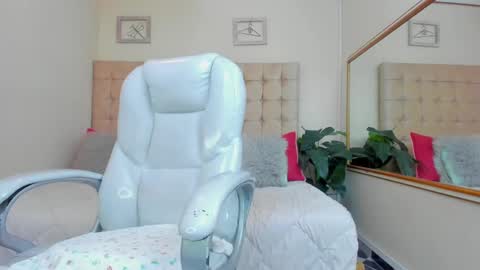 Snapshot of redhot_chilipeppers chatting on March 6, 2025, 6:30 am Lupe online show from March 6, 2025, 6:30 am