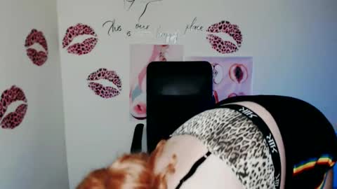 Snapshot of redhotqueen1 chatting on June 11, 2026, 12:32 am Rina online show from June 11, 2026, 12:32 am